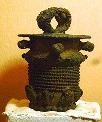 Pot de cérémonie en bronze d'Igbo-Ukwu du IXe siècle.