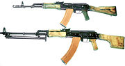 AK74（上）とRPK74（下）