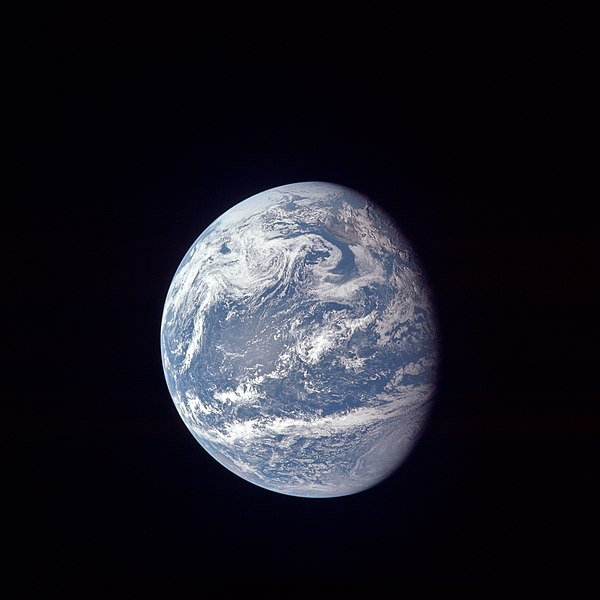 File:AS11-36-5348 - View of Earth.jpg