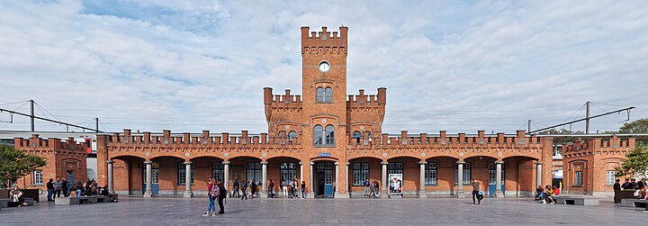 Nederlands: Treinstation van Aalst English: Aalst train station Author: Benoit Brummer