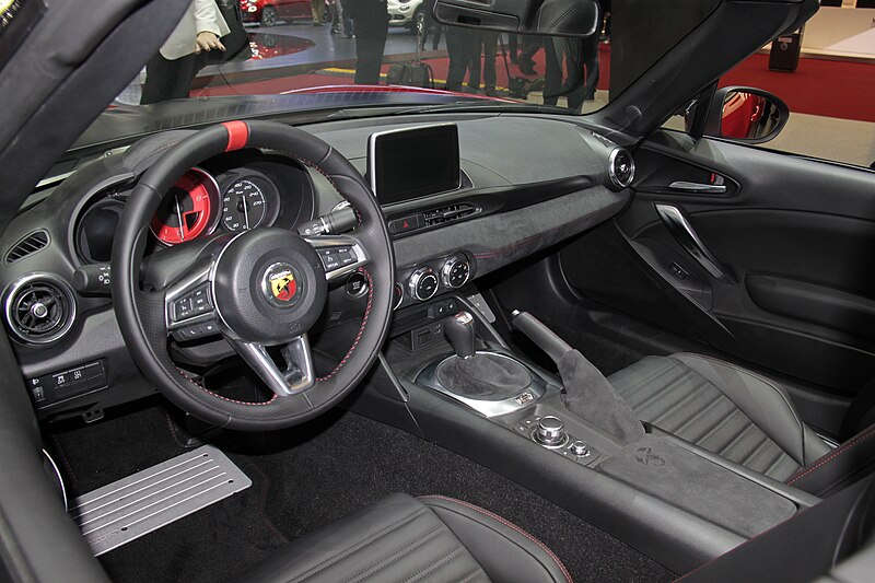 File:Abarth 124 Spider (Interior).JPG