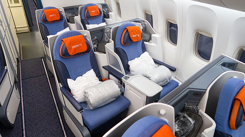 File:Aeroflot Boeing 777-300ER Business Class Seats.jpg