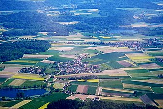 Aeschisee, Aeschi och Burgäschi, i förgrunden Inkwil