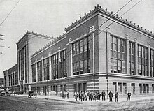 Original school designed by Dwight H. Perkins, in use from 1908 to 1934. Albert G. Lane Technical High School 1908-1934 (cropped).jpg