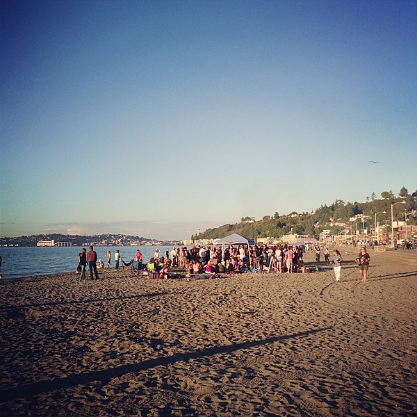 File:Alki Beach, Seattle 2.jpg