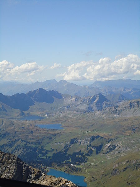 File:Aussicht vom Titlis.jpg