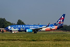 sebuah Pesawat dengan siri Boeing 737-800 (B-5665) dalam livery Buat Impian - Baotou .