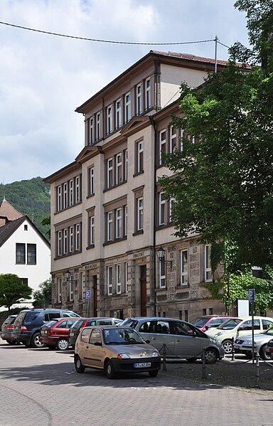 File:Bad Urach Wilhelmschule 1.jpg