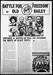 Schwarz-Weiß Poster mit dem Titel „Battle for Freedom at Old Bailey“. In die Überschrift integriert ist das Logo der Black Power Bewegung, eine schwarze Faust. Drunter sind Porträts der Mangrove Nine abgebildet, darunter Text zum Hintergrund des Gerichtsverfahrens auf englisch