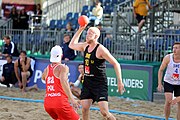 Deutsch: Beachhandball Europameisterschaften 2019 (Beach handball Euro); Tag 1: 2. Juli 2019 – Männer, Vorrunde Gruppe D, Polen-Schweden 2:1 (18:10, 15:9; 8:6) English: Beach handball Euro; Day 1: 2 July 2019 – Men Preliminary Round Group D – Poland-Sweden 2:1 (18:10, 15:9; 8:6)