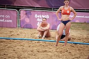 Deutsch: Beachhandball bei den Olympischen Jugendspielen 2018; Tag 6, 12. Oktober 2018; Mädchen, Hauptrundenspiel – Ungarn-Niederlande 2:1 English: Beach handball at the 2018 Summer Youth Olympics at 12 October 2018 – Girls Main Round – Hungary-Netherlands 2:1