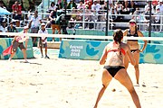 Deutsch: Beachvolleyball bei den Olympischen Jugendspielen 2018; Tag 9, 15. Oktober 2018; Mädchen, Viertelfinale: USA-Spanien 2–1 (21–19/17–21/15–9) English: Beach volleyball at the 2018 Summer Youth Olympics at 15 October 2018 – Girls Quarterfinals: USA-Spain 2–1 (21–19/17–21/15–9)