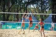 Deutsch: Beachvolleyball bei den Olympischen Jugendspielen 2018; Tag 8, 14. Oktober 2018; Mädchen, Achtelfinale – Bolivien-Puerto Rico 0:2 (18–21/18–21 ) English: Beach volleyball at the 2018 Summer Youth Olympics at 14 October 2018 – Girls Round of 16 – Bolivia-Puerto Rico 0:2 (18–21/18–21 )