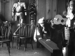 Fichier : Derrière l'écran (1916) .webm