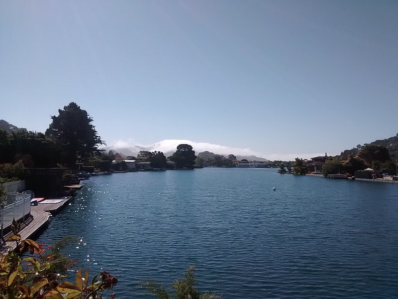 File:Belvedere Lagoon in July 2016.jpg