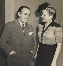 The modernist composer Heitor Villa-Lobos with the soprano Bidu Sayao in 1945. Bidu Sayao e Villa Lobos.tif