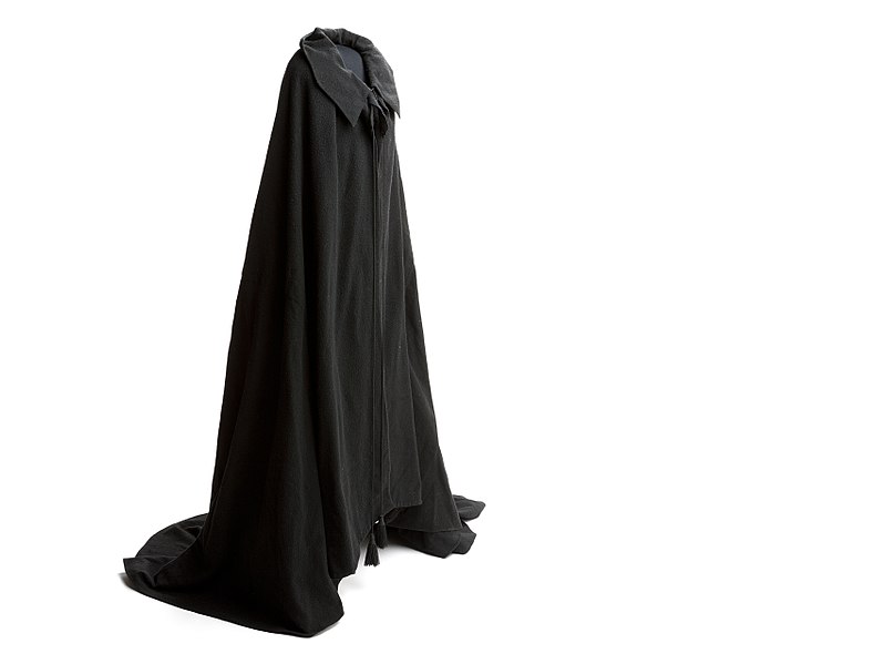 File:Black cloak.jpg