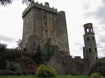 Castillo de Blarney con la torre del homenaje en primer termino