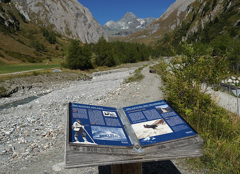 File:Blick zum Großglockner (3798 m ü.A.), Ködnitztal, Nationalpark Hohe Tauern 01.jpg