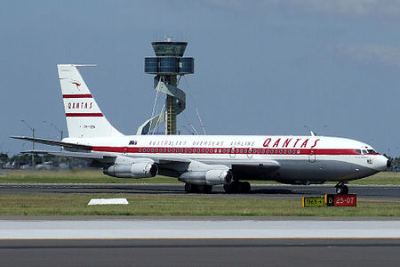 Tập_tin:Boeing_707_Qantas_(VH-XBA).jpg