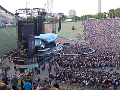 Bon Jovi Bühne 2013.JPG