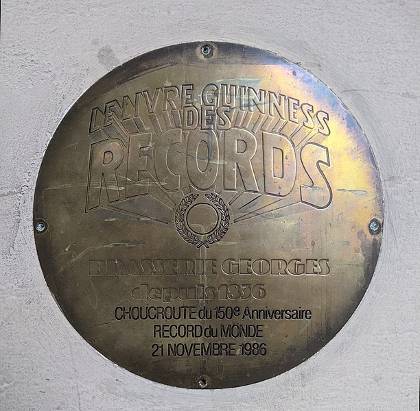 File:Brasserie Georges (Lyon) - Plaque record du monde choucroute (oct 2022).jpg