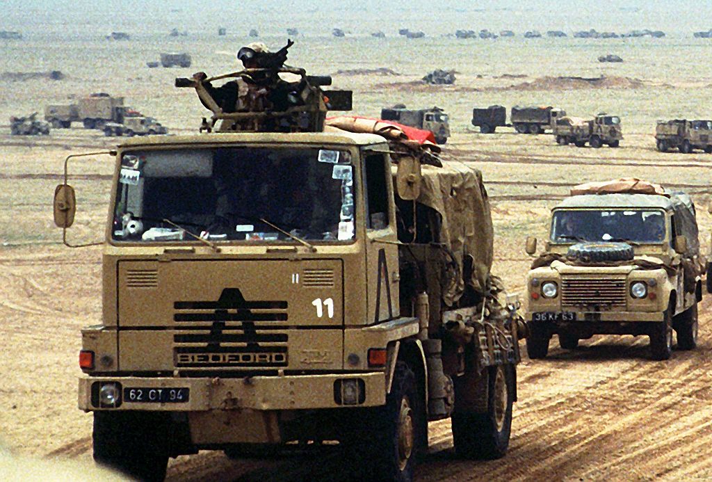 bedford marchio veicoli 1024px-British_Army_convoy_during_the_Gulf_War_cropped_to_highlight_Bedford_TM_Truck