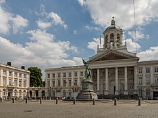 Brussel, straatzicht Koningsplein met église Saint-Jacques-sur-Coudenberg oeg2043-01020 en standbeeld van Godefroid de Bouillon foto3 2015-06-07 13.53.jpg