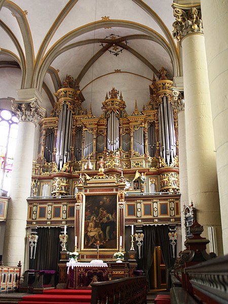 Datei:Bueckeburg Stadtkirche n O.JPG