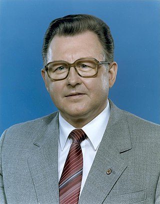 <span class="mw-page-title-main">Hans-Joachim Böhme</span> German politician (1929–2012)