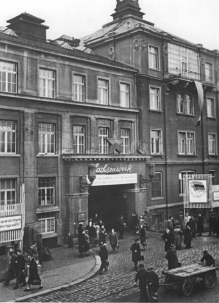 File:Bundesarchiv Bild 183-22604-0001, Dresden, Werkstor der SAG-Sachsenwerke Niedersedlitz.jpg