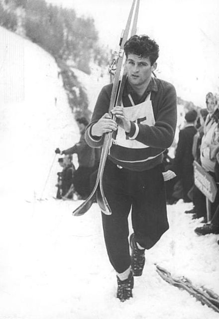 Helmut Recknagel à une épreuve de saut à ski.