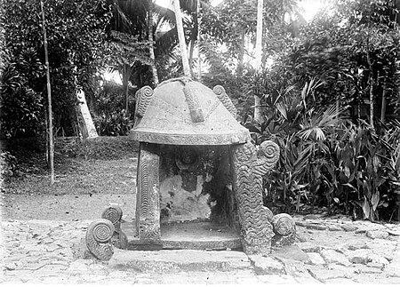 ไฟล์:COLLECTIE_TROPENMUSEUM_Oude_stenen_offerplaats_Zuid-Nias_TMnr_10001064.jpg