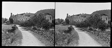 Camí que porta a un poble de muntanya