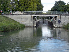 Le canal, écluse en Gironde