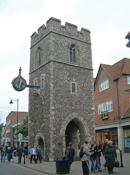 ファイル:Canterbury - Turm der St. George's Church, in der Marlowe getauft wurde.jpg