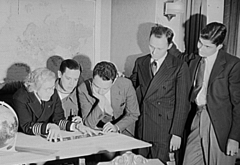 File:Capt. Mary Converse and attentive U.S. Navy ensign candidates, Denver, CO, 1941.jpg