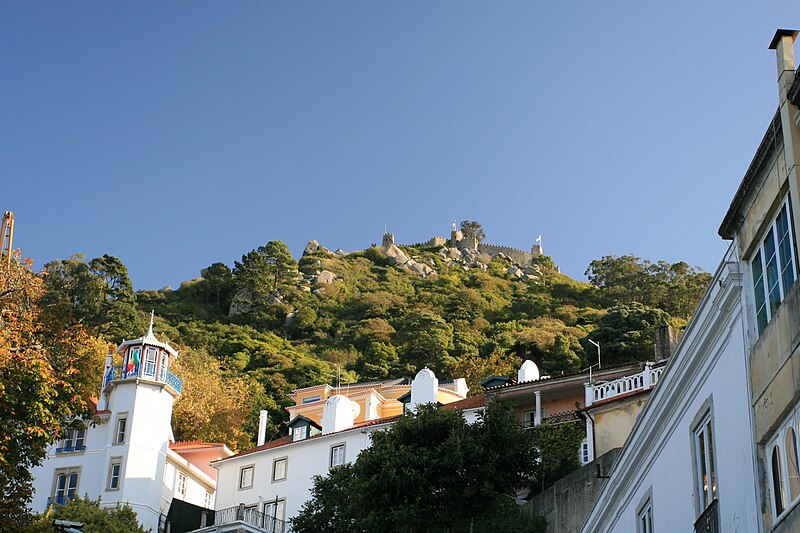 File:Castelo no alto da serra.jpg