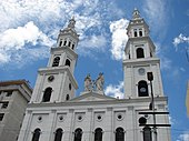 Cathédrale de la Sagrada Familia Bucaramanga.jpg