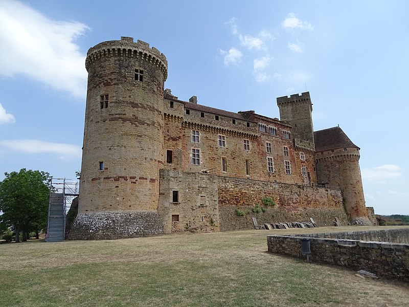 File:Château Castelnau Bretenoux 01.jpg