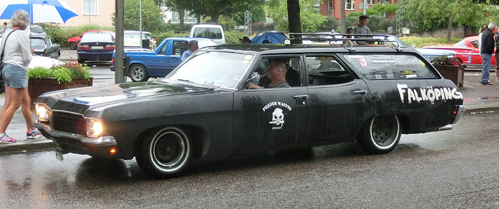 "Pilsnerhäck" Chevrolet Townsman 1971 med järnkorset som backspegel