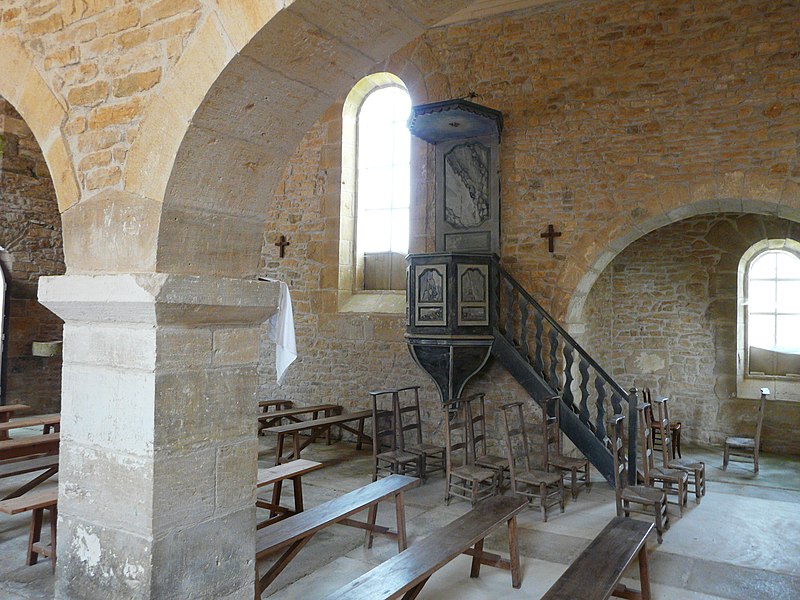 File:Chourgnac église nef (2).JPG