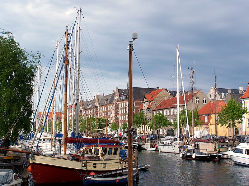 File:Christianshavns Kanal boats.jpg