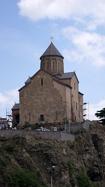 File:Churches in Old Tbilisi, ArmAg (2).JPG