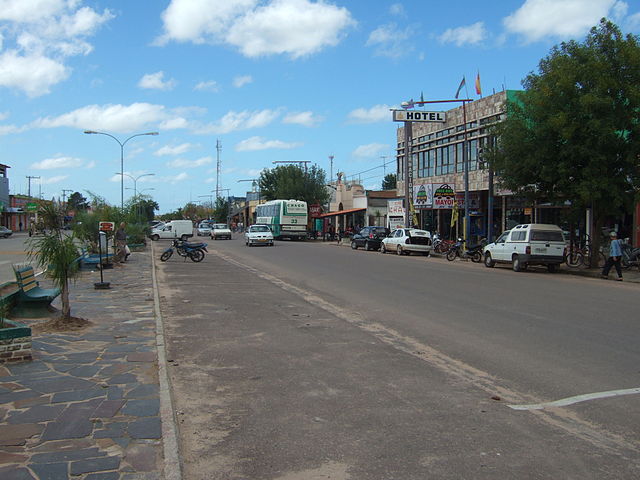 Avenida Brasil in Chuy, jenseits des Mittelstreifens links: die Avenida Uruguai (Chuí, Brasilien)