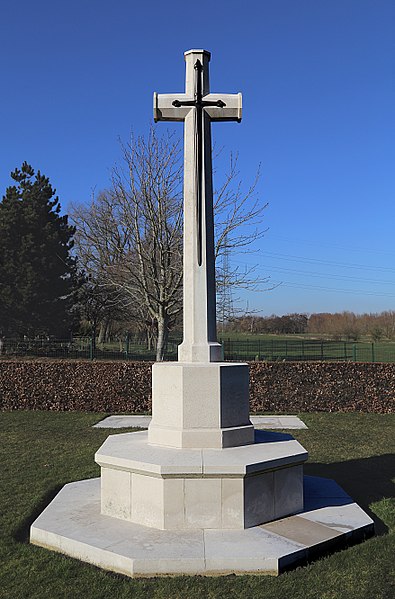 File:Cimetière militaire d'Esquelmes J1d.jpg