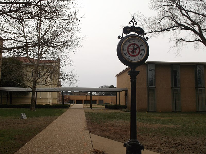 File:Clock on NOC Enid Campus.jpg