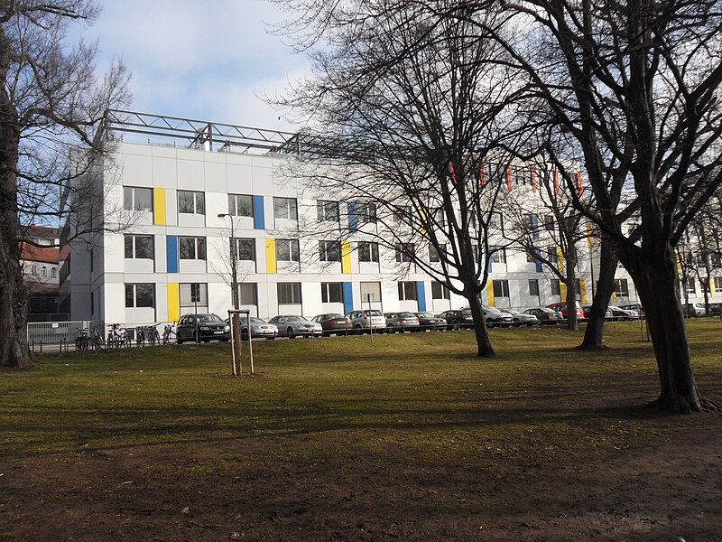 File:Cnopf'sche Kinderklinik Nürnberg.JPG