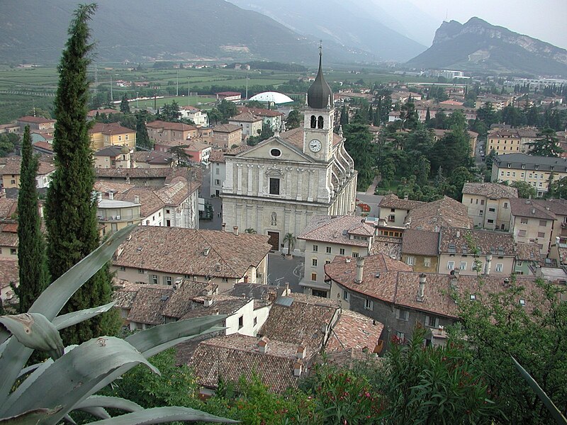 File:Collegiata dell'Assunta (Arco, Trentino).jpg