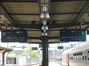 Example of integrated timetables between interregional and regional services on the Swiss network. The two trains are programmed to meet in the hub of Geneva around 15:30 and also share a platform to minimise transfer times. Correspondance of trains at Geneva.jpg